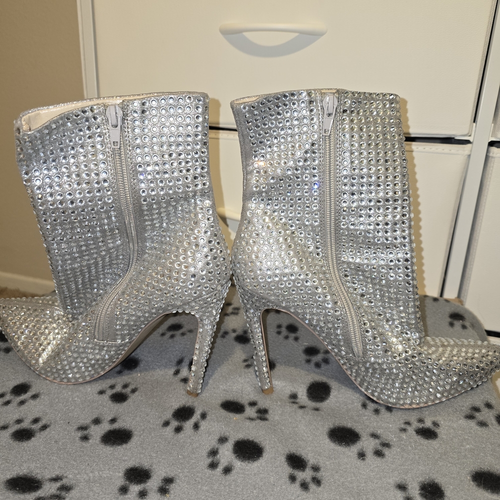 Steve Madden Silver Crystal-Studded Pointed Toe Stiletto Ankle Boots - Picture 5 of 6